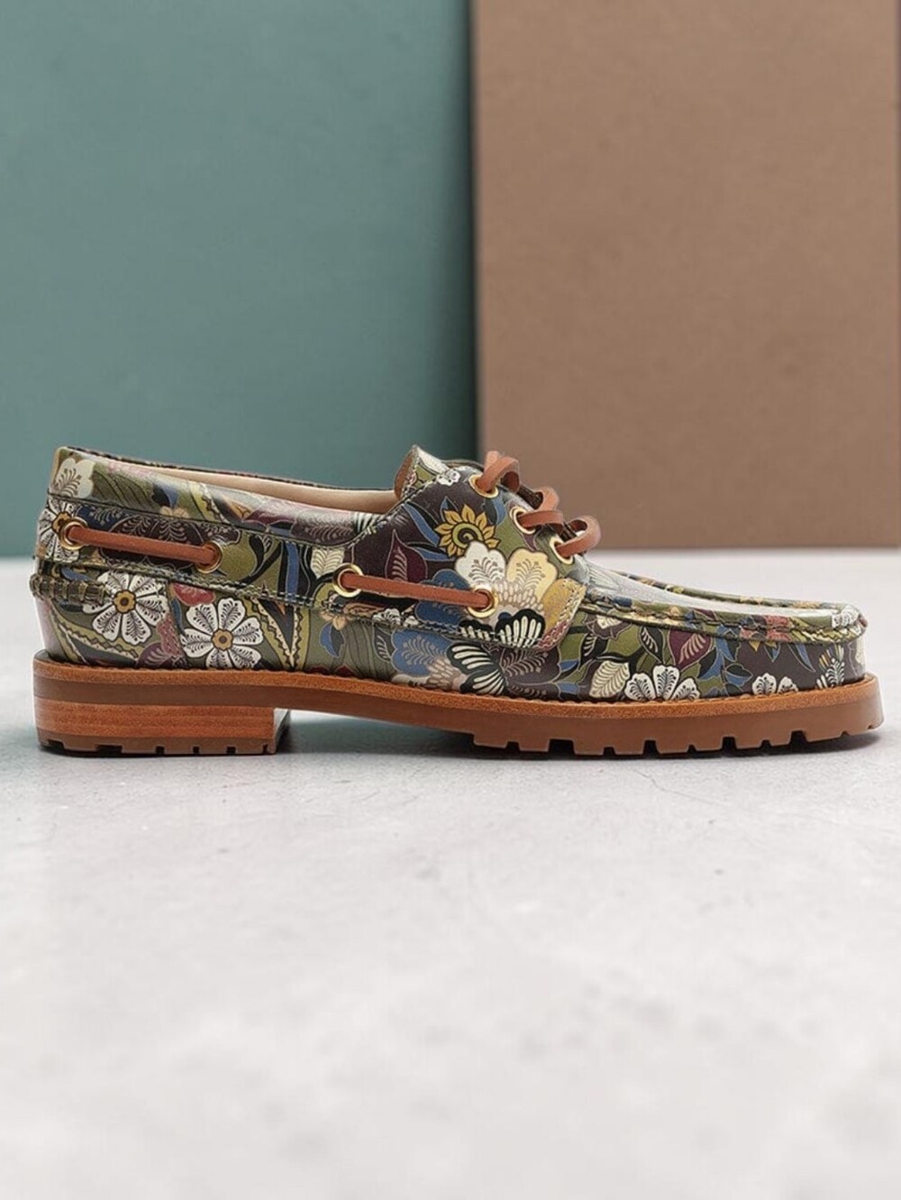 New Farm Rio Leather Loafers Paisley Print Boat Shoe Size 9 Leather Lining Lace